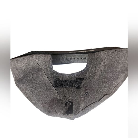 NEW* Los Angeles Lakers Ultra Game Snapback Hat Grey with Black Logo - Picture 2 of 3